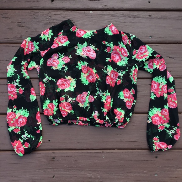 Never worn! Guess Floral Crop Top - Picture 4 of 6