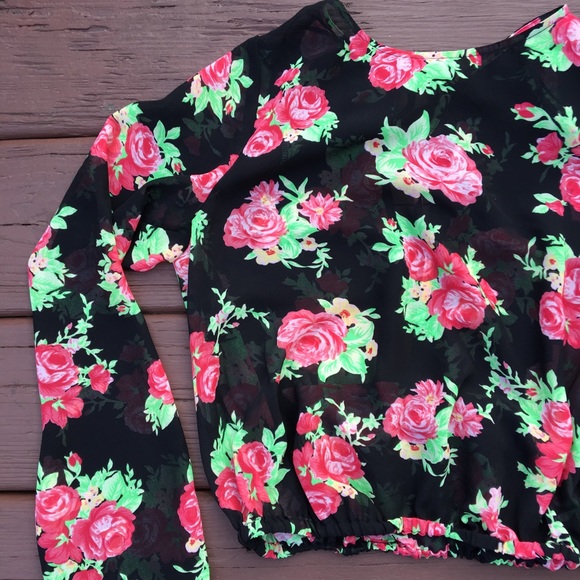 Never worn! Guess Floral Crop Top - Picture 2 of 6