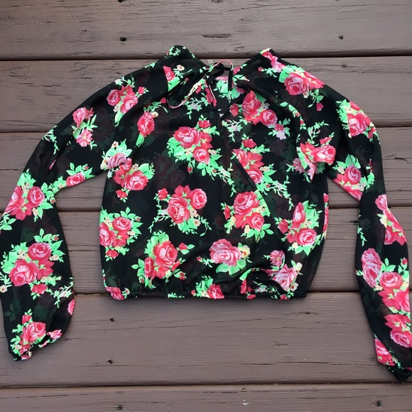 Never worn! Guess Floral Crop Top - Picture 5 of 6
