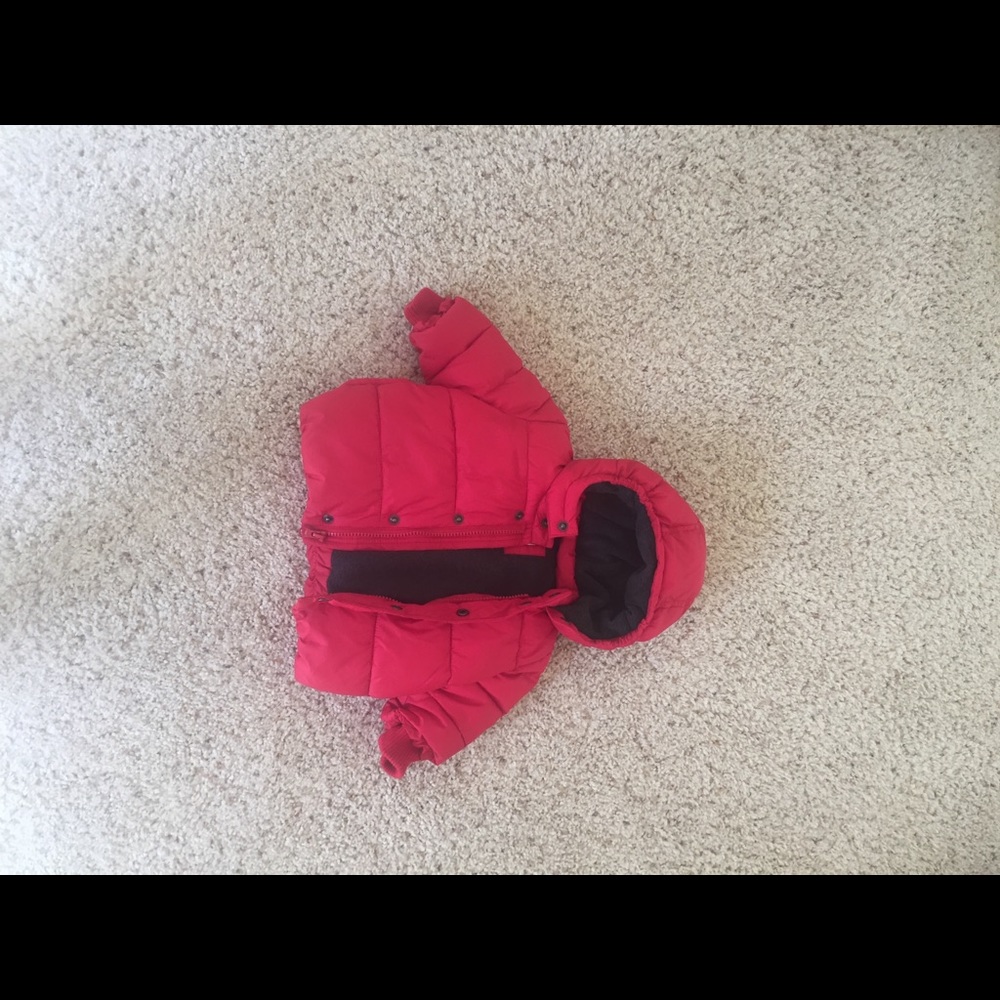 Infant puffer jacket. Red.