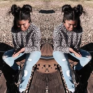 Meet your Posher, Harmony