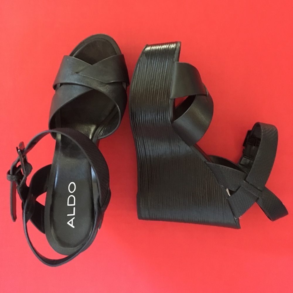 NWOT ALDO BLACK WEDGES 🍒