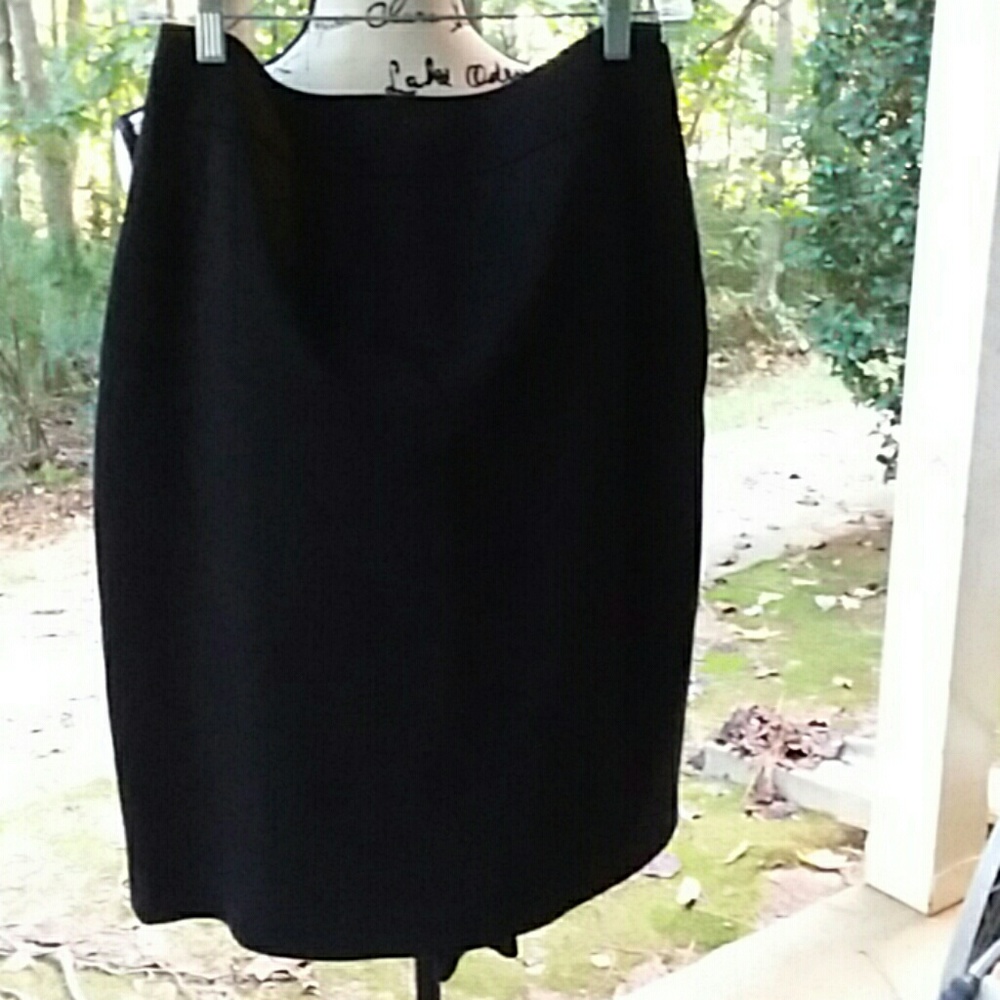 TAHARI Black Skirt