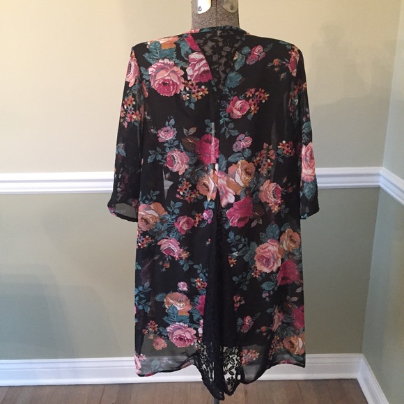 NWT Size XS Floral/Lace Kimono - Picture 4 of 7