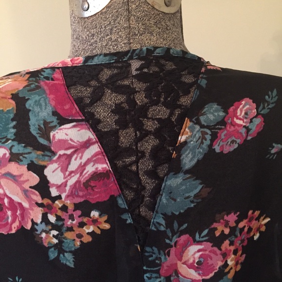 NWT Size XS Floral/Lace Kimono - Picture 5 of 7