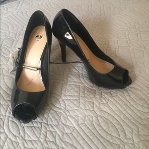 Black peep toe pumps