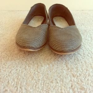 TOMS Green Jutti Flats Size 8.5