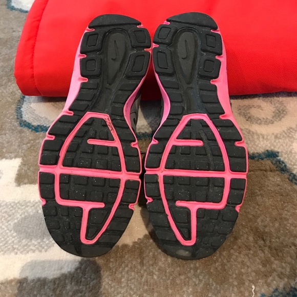 Nike tennis shoes - Picture 2 of 3