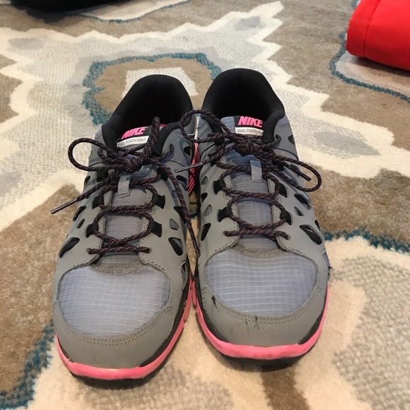 Nike tennis shoes - Picture 3 of 3