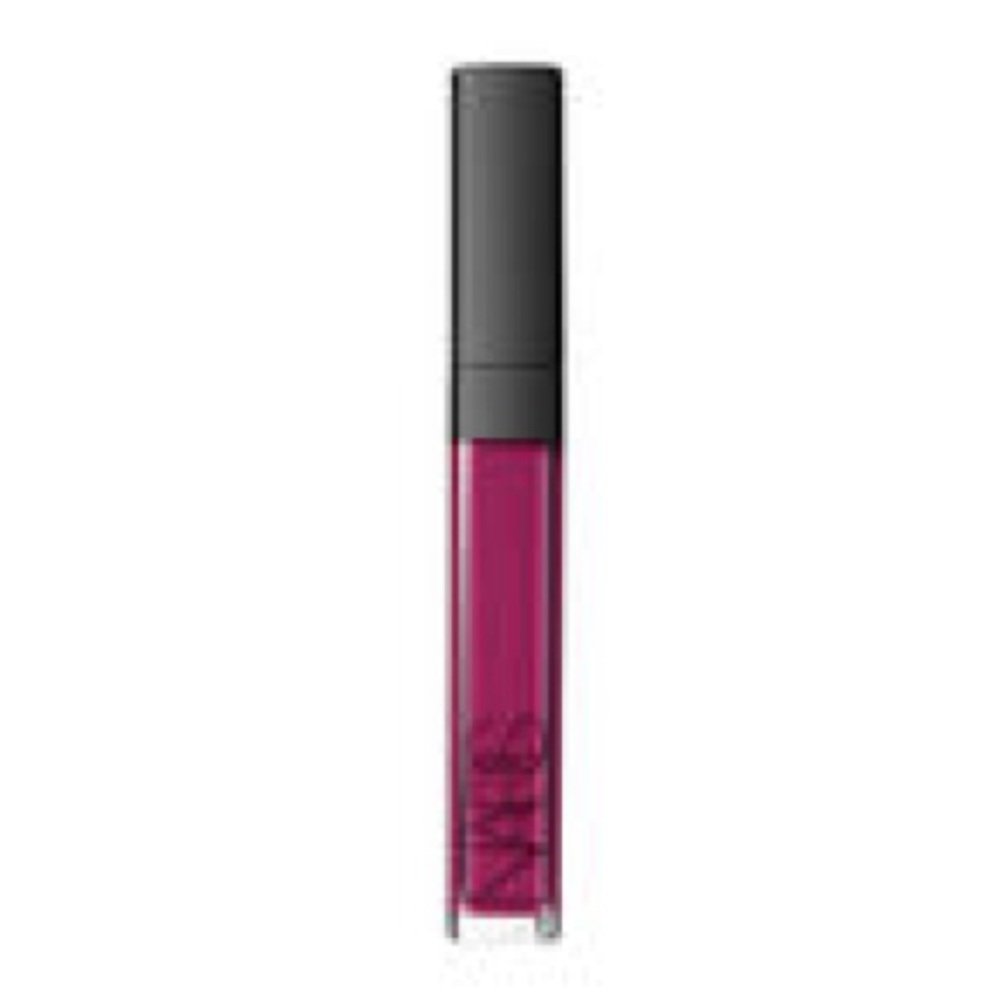 A beautiful lipgloss similar to raspberry.💄👍🏻