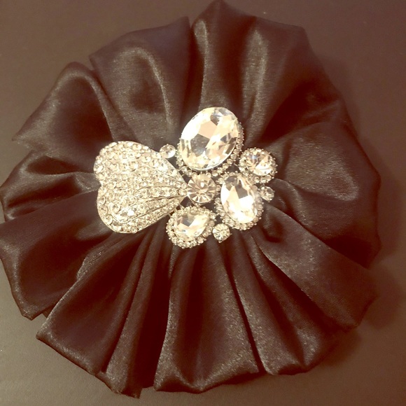 Ladies Brooch *Beautiful Silk & Rhinestones* - Picture 1 of 4
