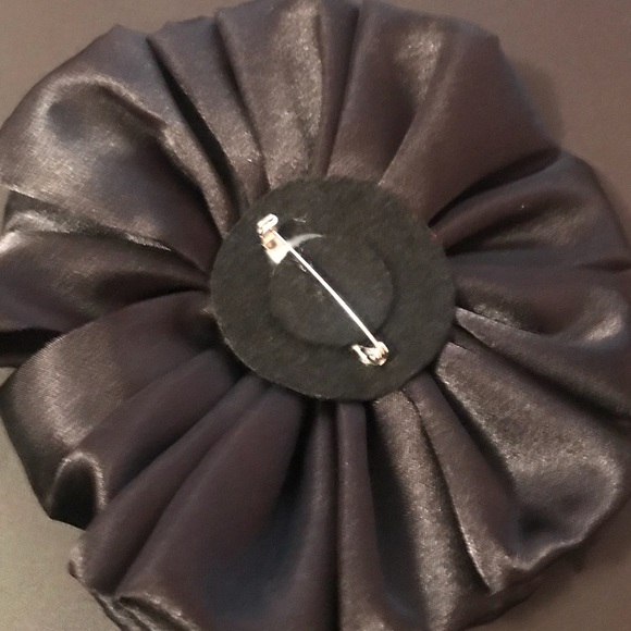 Ladies Brooch *Beautiful Silk & Rhinestones* - Picture 2 of 4