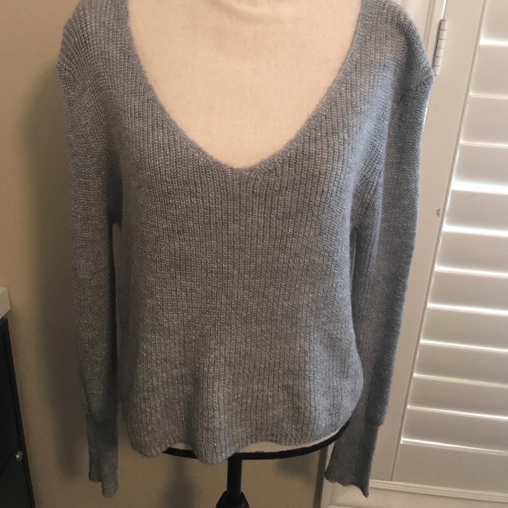 Gray long sleeve short top