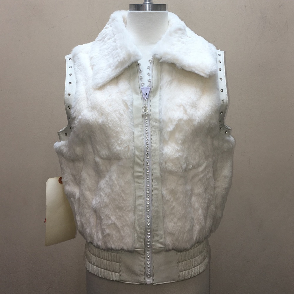 Beautiful white rabbit fur vest. size M 🐇