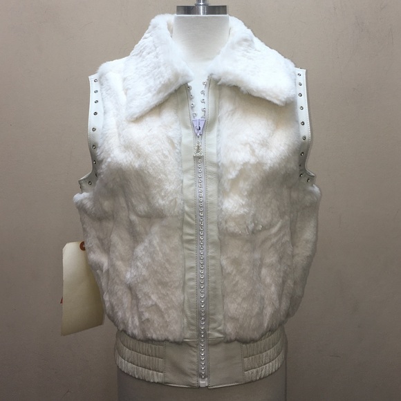 Beautiful white rabbit fur vest. size M 🐇 - Picture 1 of 4