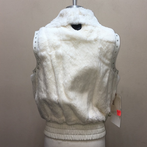 Beautiful white rabbit fur vest. size M 🐇 - Picture 2 of 4