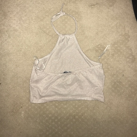 Lured halter crop top - Picture 2 of 2