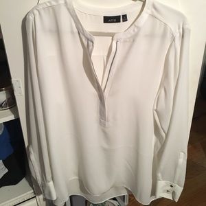 NWOT Apt. 9 Blouse