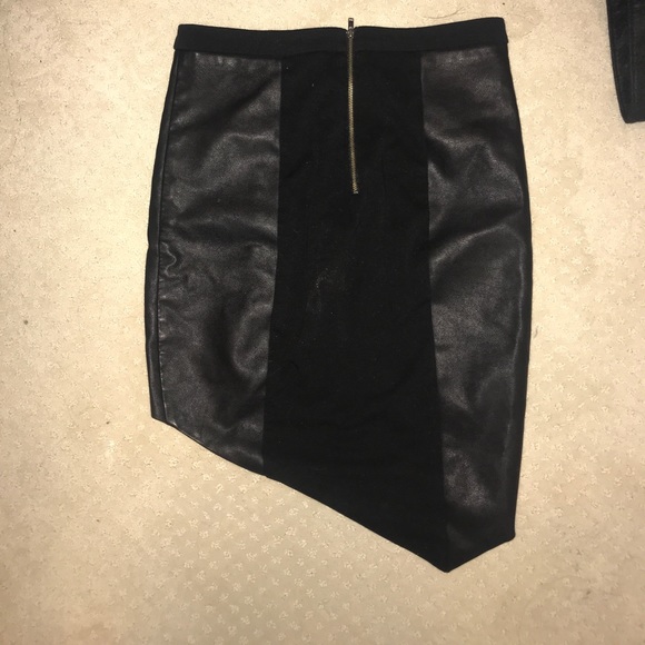 Asymmetrical black pleather skirt - Picture 2 of 2