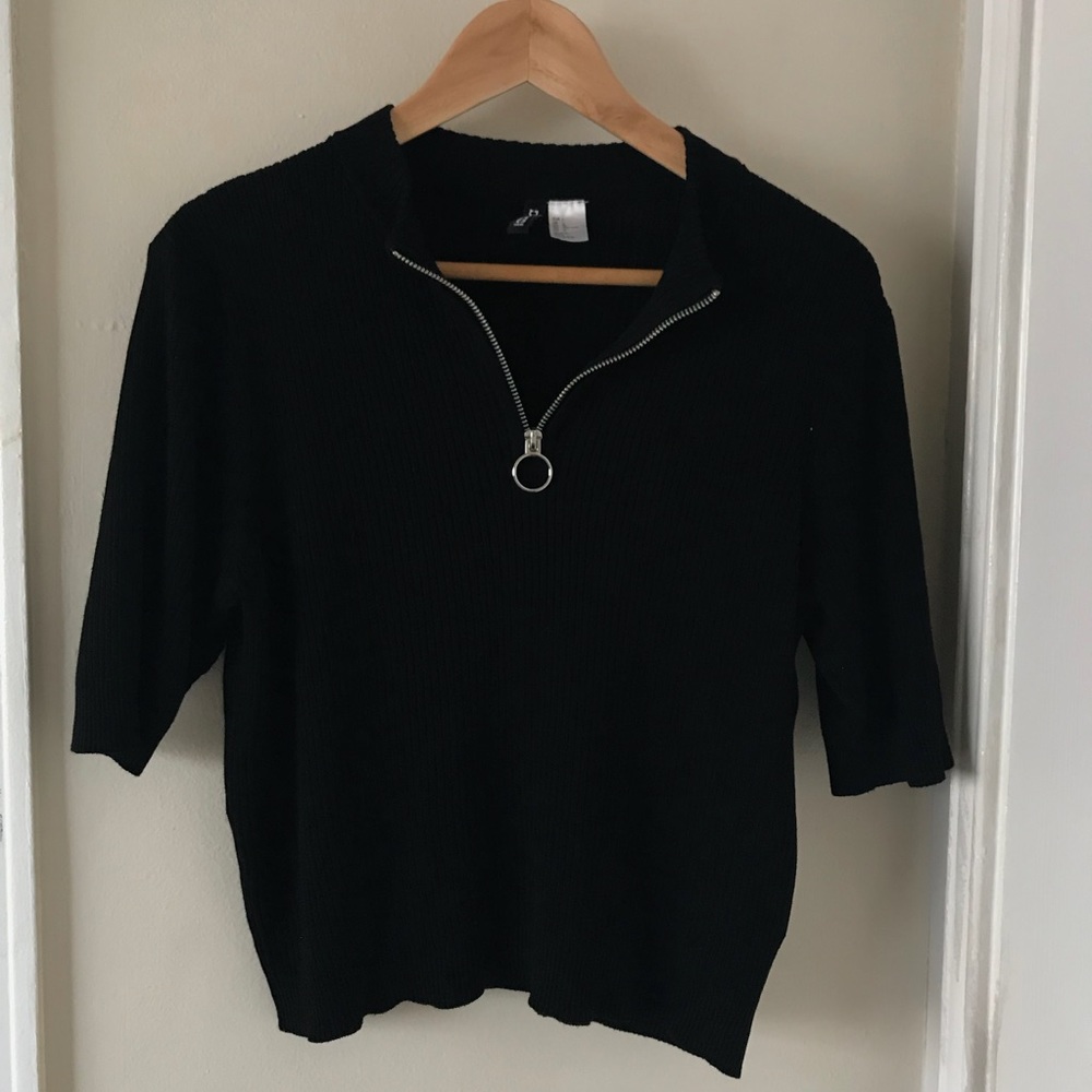 CIRCLE ZIP DOWN TOP 🖤