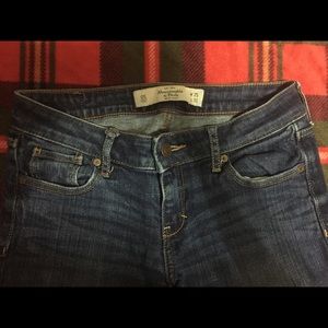 Abercrombie & Fitch medium-wash skinny jeans (0S)