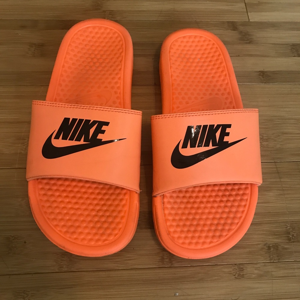 Nike Benassi Slides