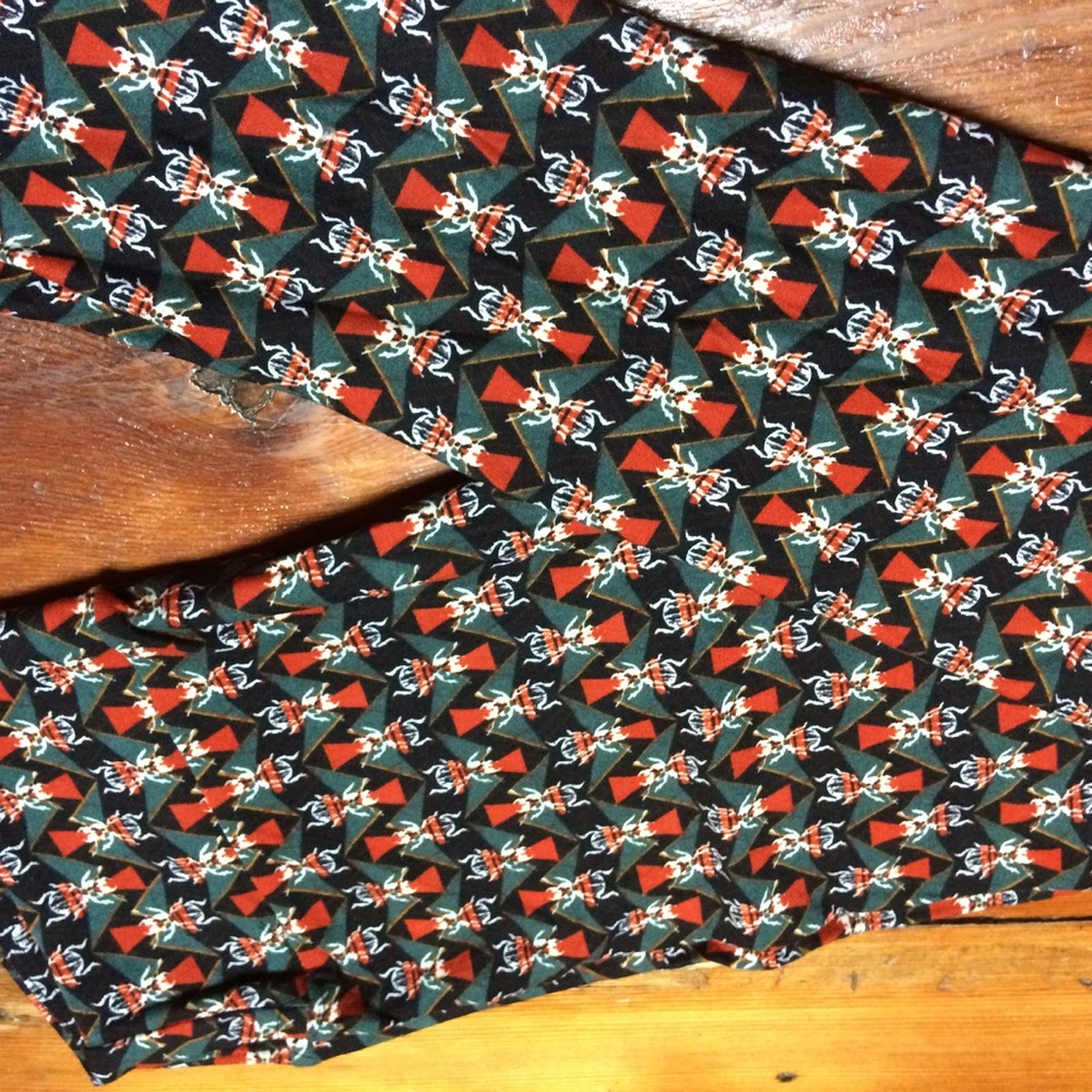 Buttery soft Lularoe creepy crickets leggings!