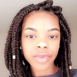 Meet your Posher, Syera