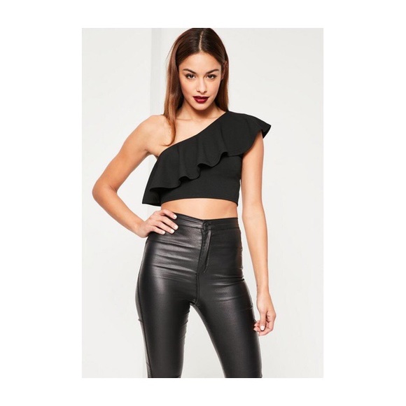 MISSGUIDED Tops - MISSGUIDED BLACK ONE SHOULDER RUFFLE BRALET Size M