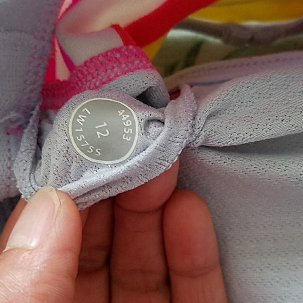 Lululemon exercise top - Picture 4 of 6