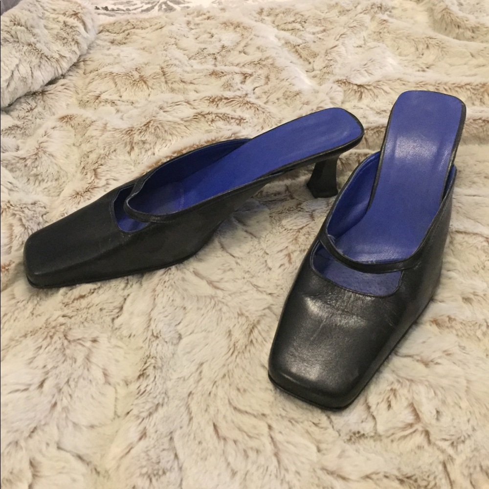 Kitten heel black slide