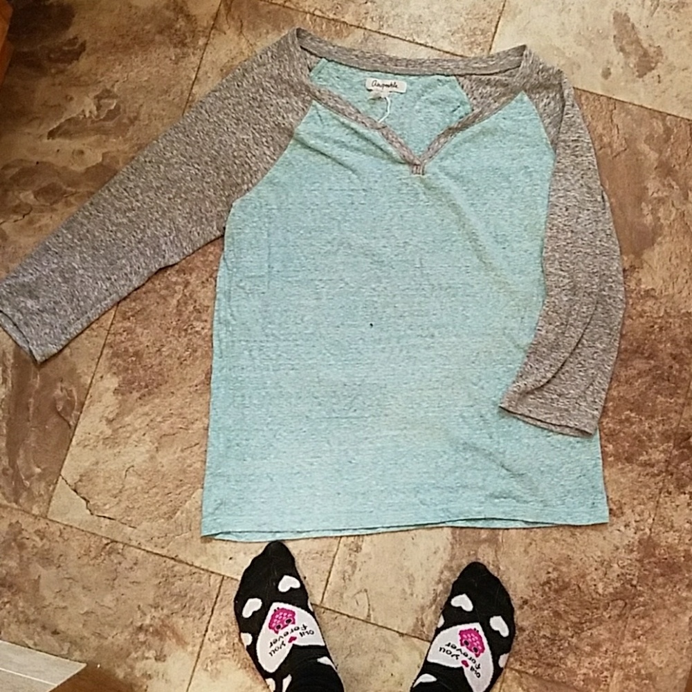 Pretty half sleeve aeropostal shirt.