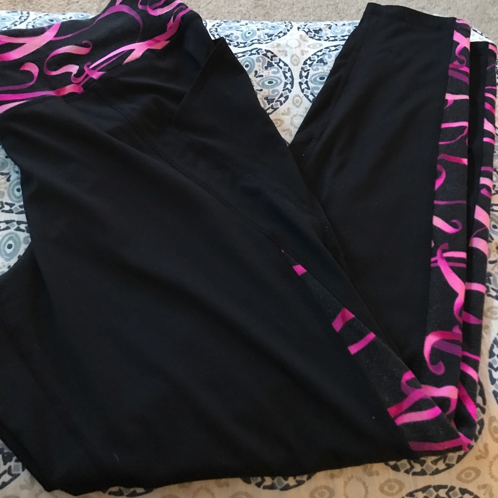 Livi breast cancer awareness ribbon print leggings