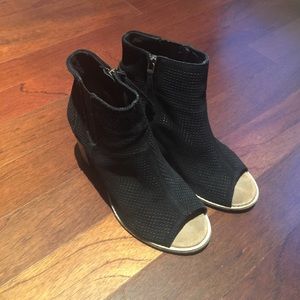 Toms open toes booties size 7