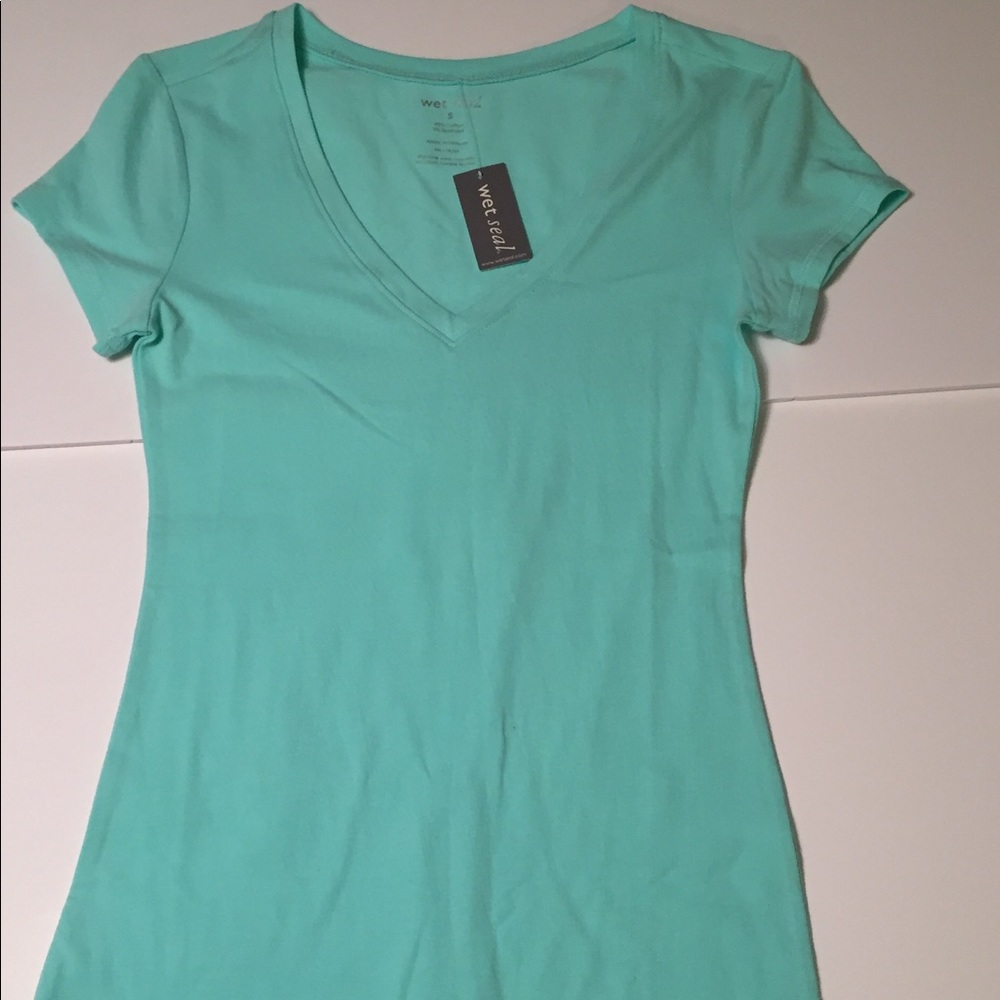 Wet Seal V Neck Tee Small