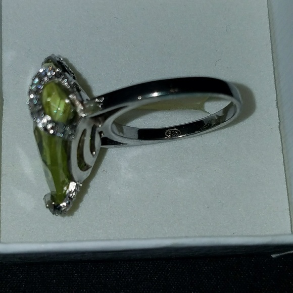 Beautiful green 925 Sterling ring - Picture 2 of 3