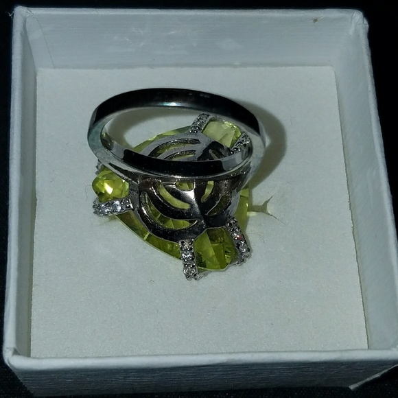 Beautiful green 925 Sterling ring - Picture 3 of 3
