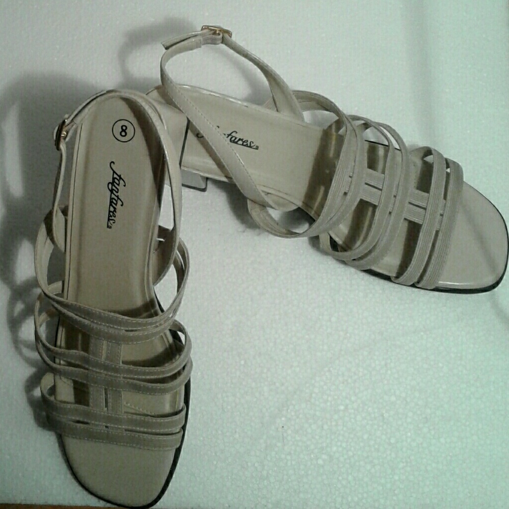 Fanfares Cagey Heels Size 8
