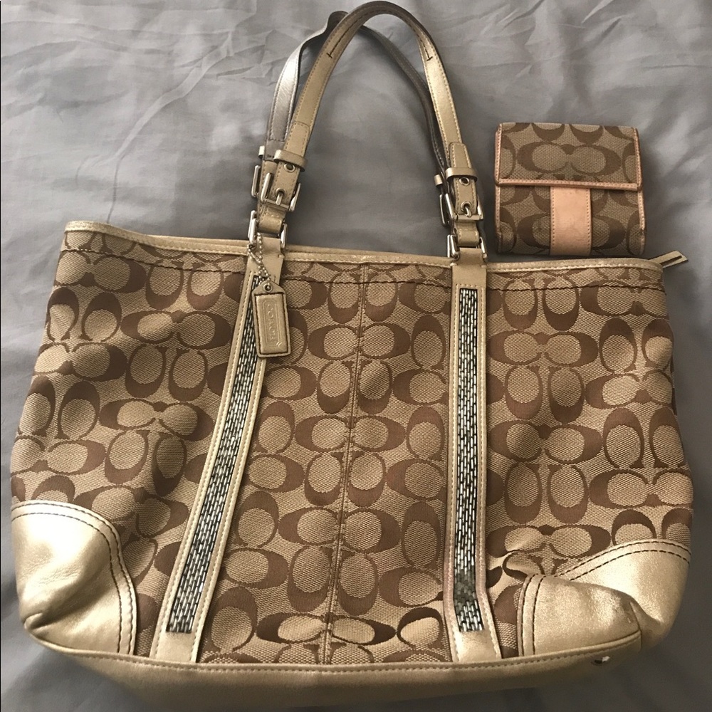 *SOLD* Auth Coach Signature Leather Purse & Wallet