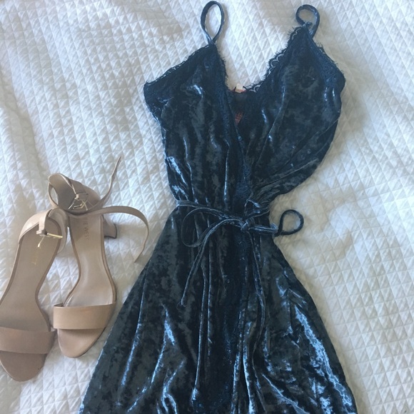 ONLY 2 LEFT 💙💙 - Picture 4 of 7