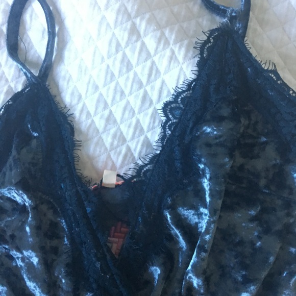 ONLY 2 LEFT 💙💙 - Picture 5 of 7