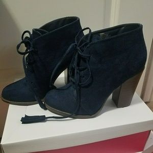 navy blue booties