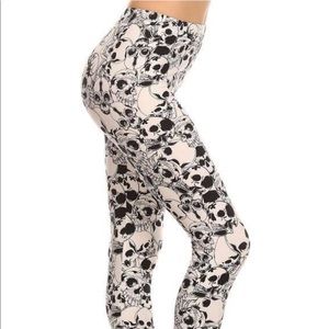 💀WHITE COMPTON CAPRI LEGGINGS💀