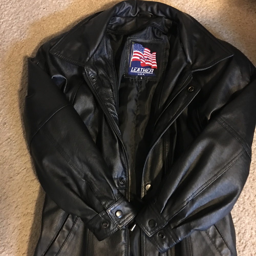 Black GENUINE leader jacket. Quarter sleeve