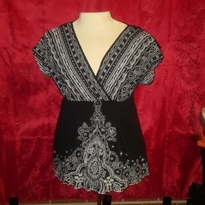 XL black and white blouse