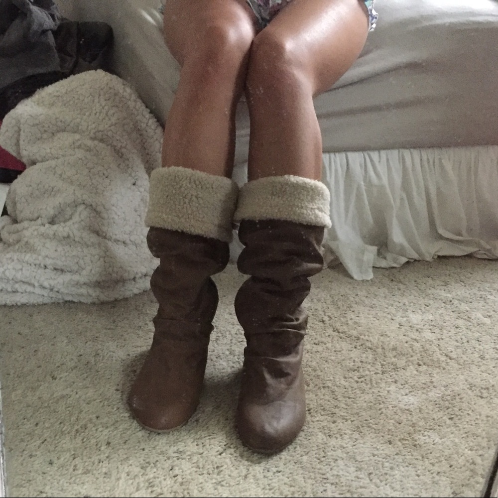 🚫SOLD🚫Cute light weight tan winter boots