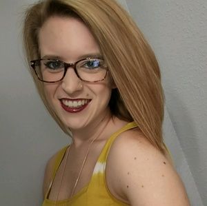 Meet your Posher, Kayla