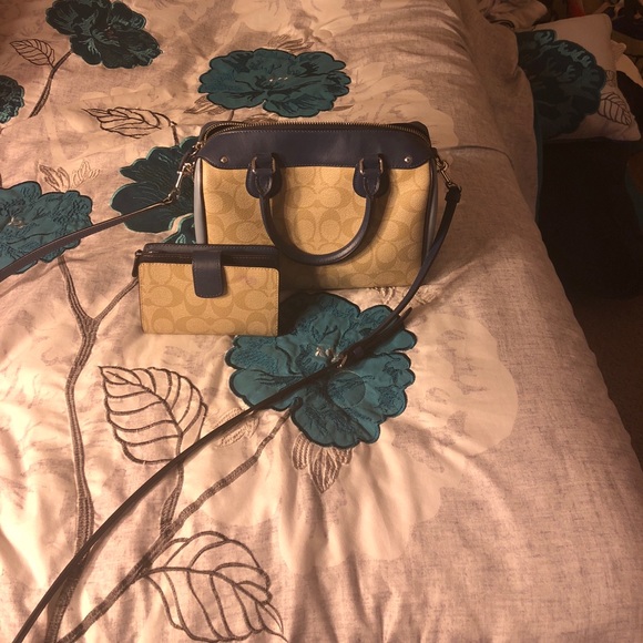 Coach Set - Picture 2 of 8