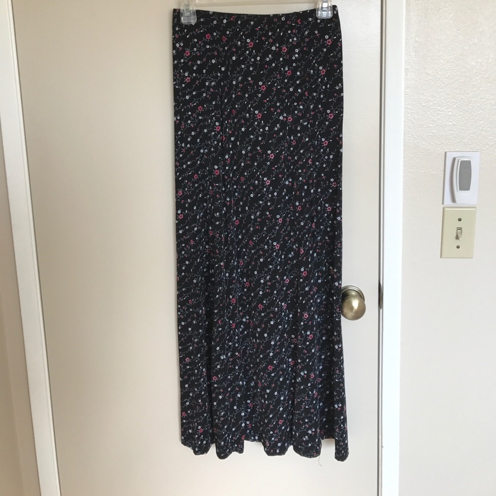 Long floral print skirt