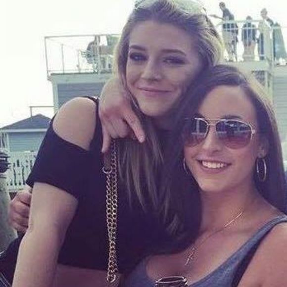 Meet your Posher, Courtney - Picture 1 of 1